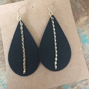 🍑Faux Leather Trendy Earrings